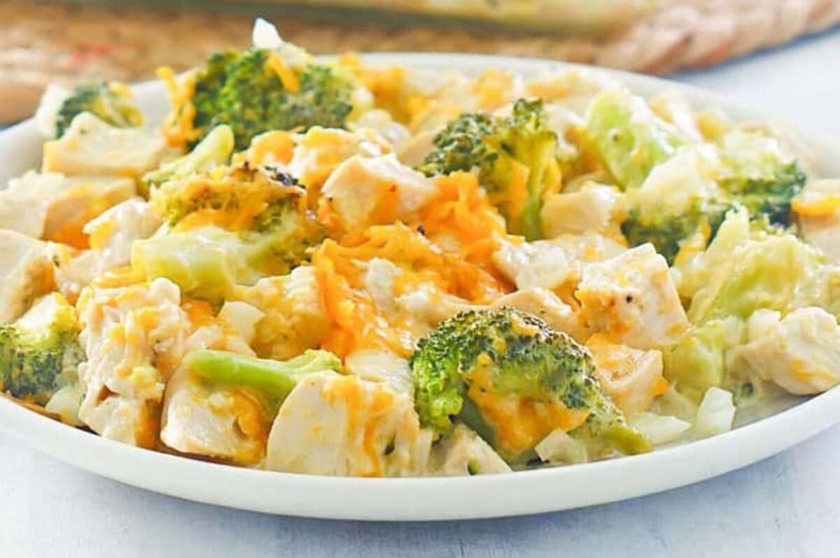 Low Carb And Keto Friendly Chicken Divan Casserole. 