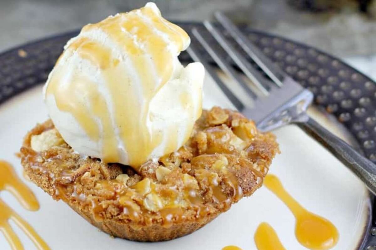 Mini Apple Crisp Pie. 
