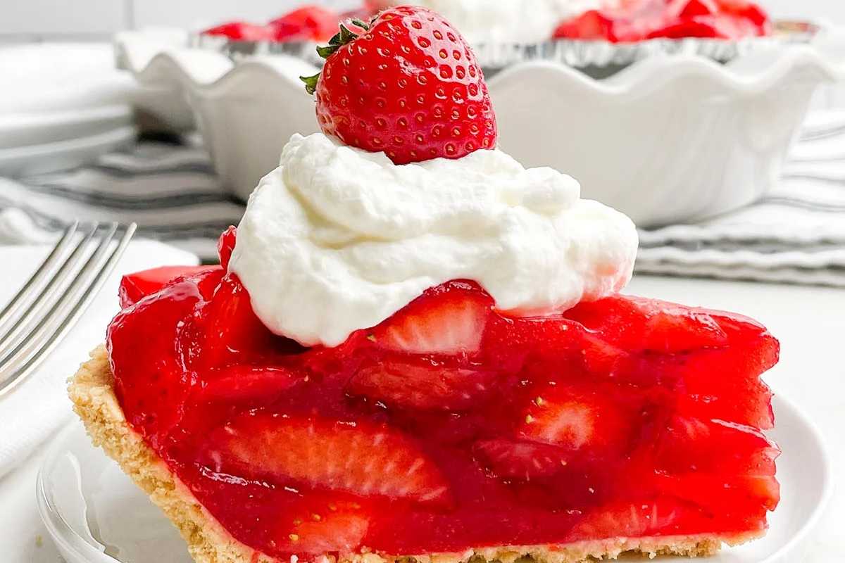 No Bake Strawberry Pie With Jello. 