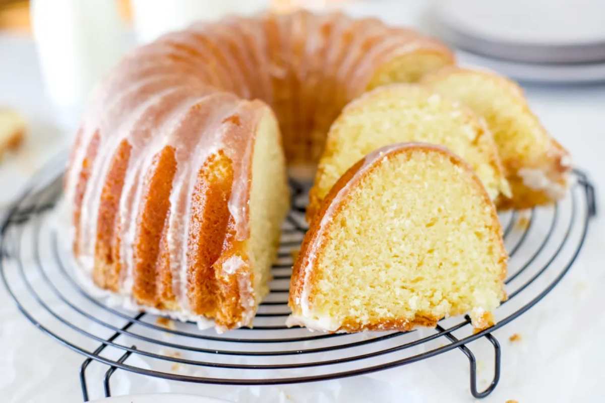 Old Fashioned Lemon Buttermilk Bundt Cake. 