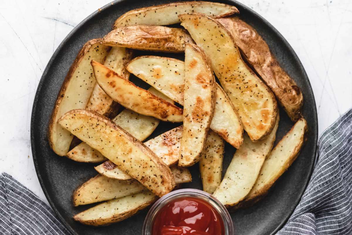 Oven Roasted Potato Wedges. 