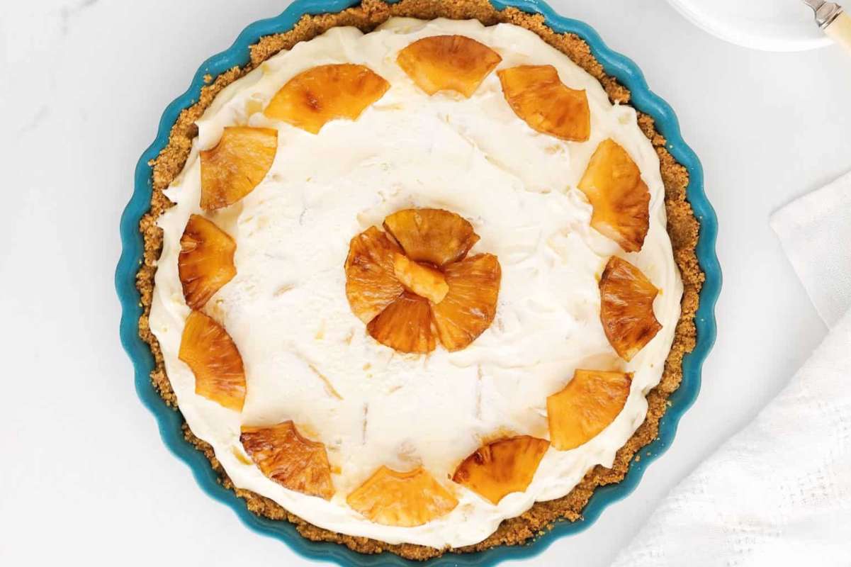 Pineapple Cream Cheese Pie (Easy No-Bake Recipe). 