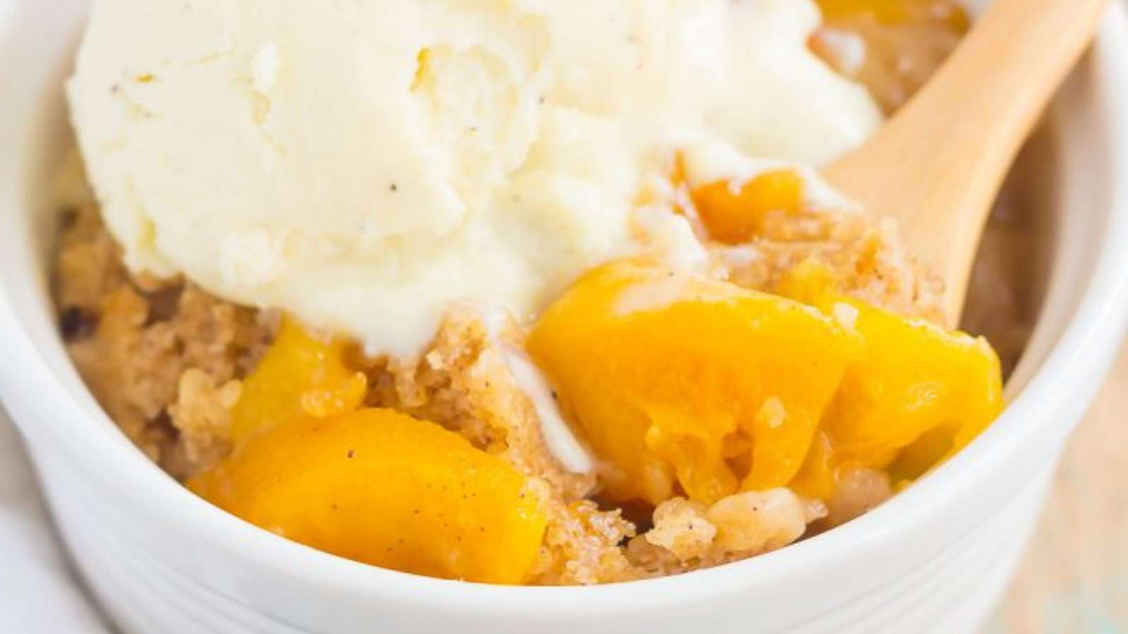 Slow Cooker Peach Cobbler recipe by Pumpkin 'N Spice.