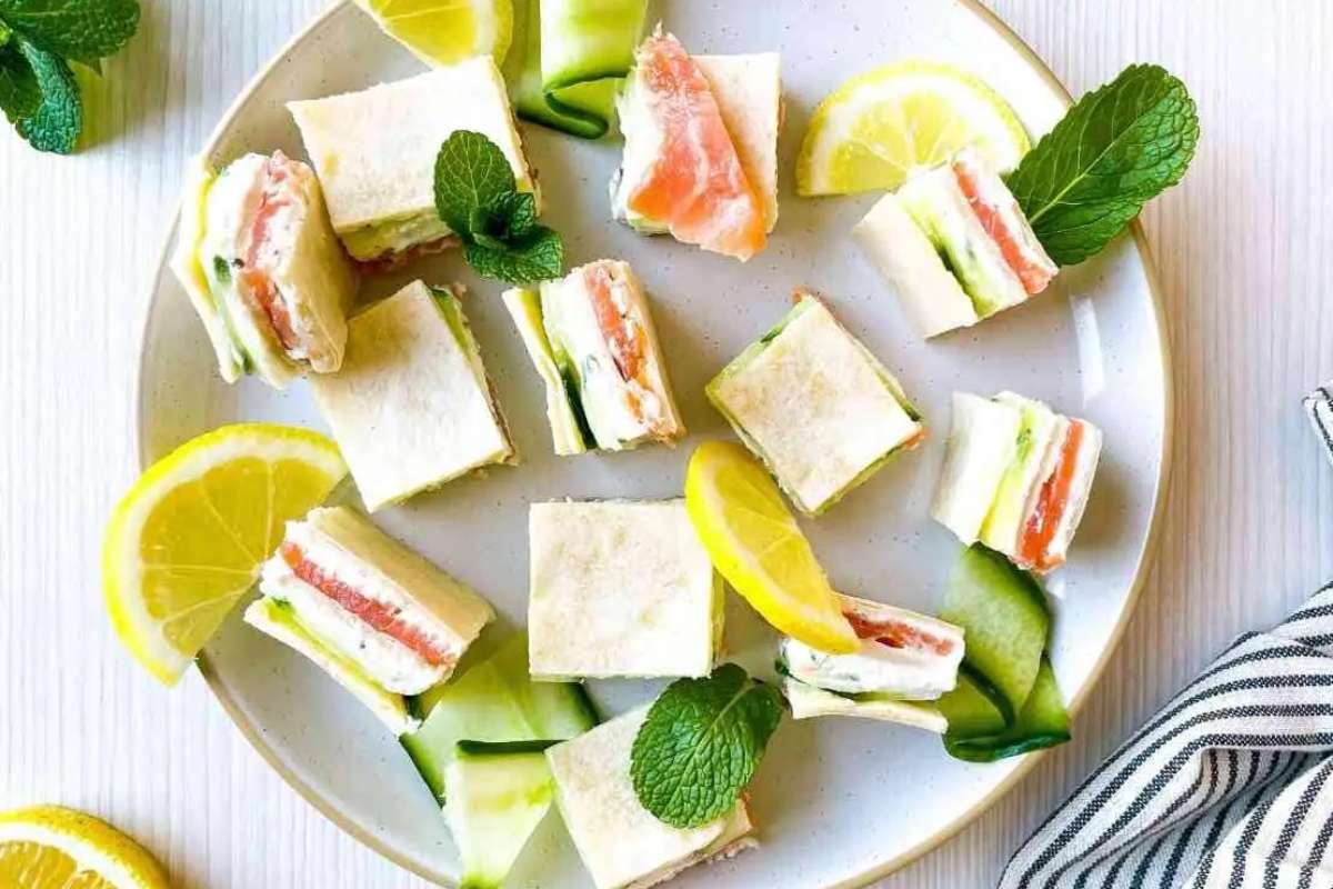Smoked Salmon Bites with Cream Cheese & Cucumber. 