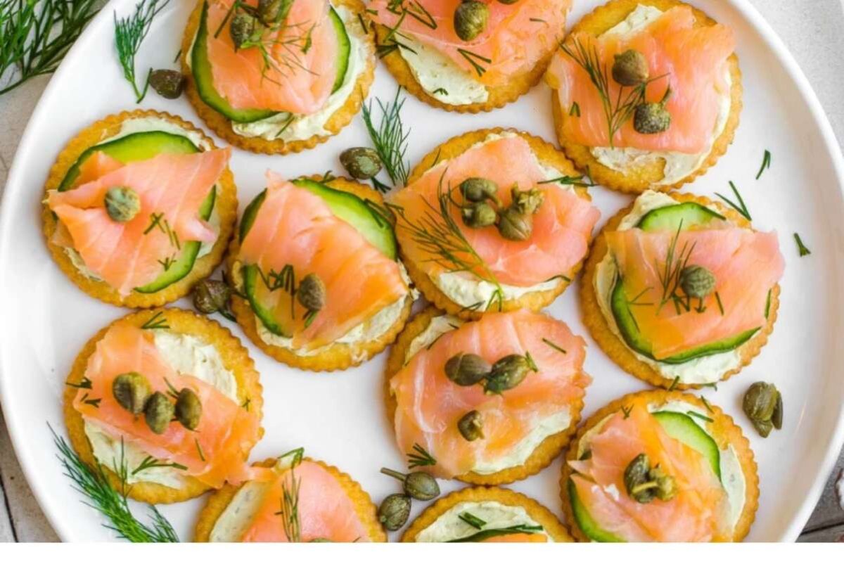 Smoked Salmon Crackers. 