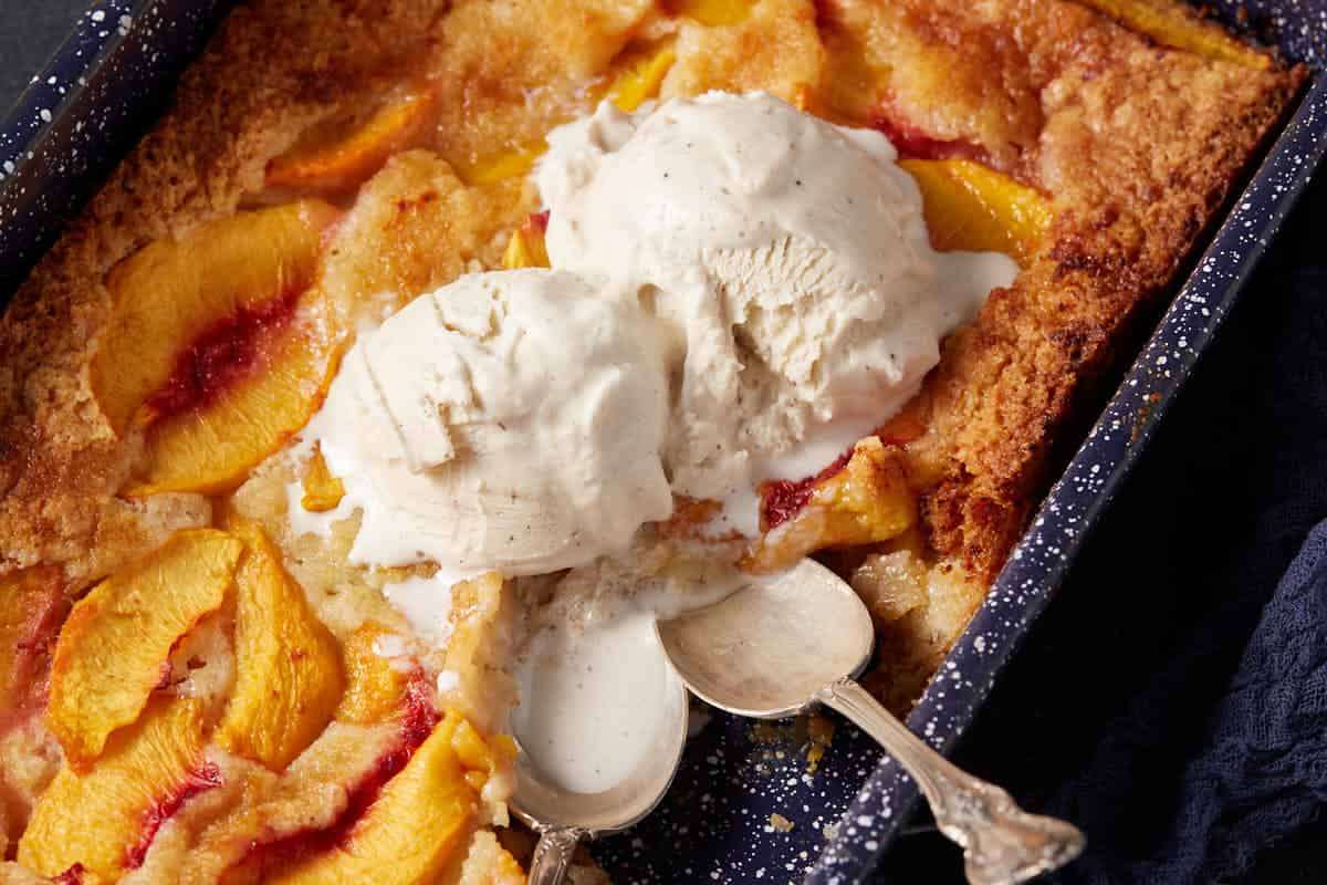 Peach Cobbler Cake Recipe. 