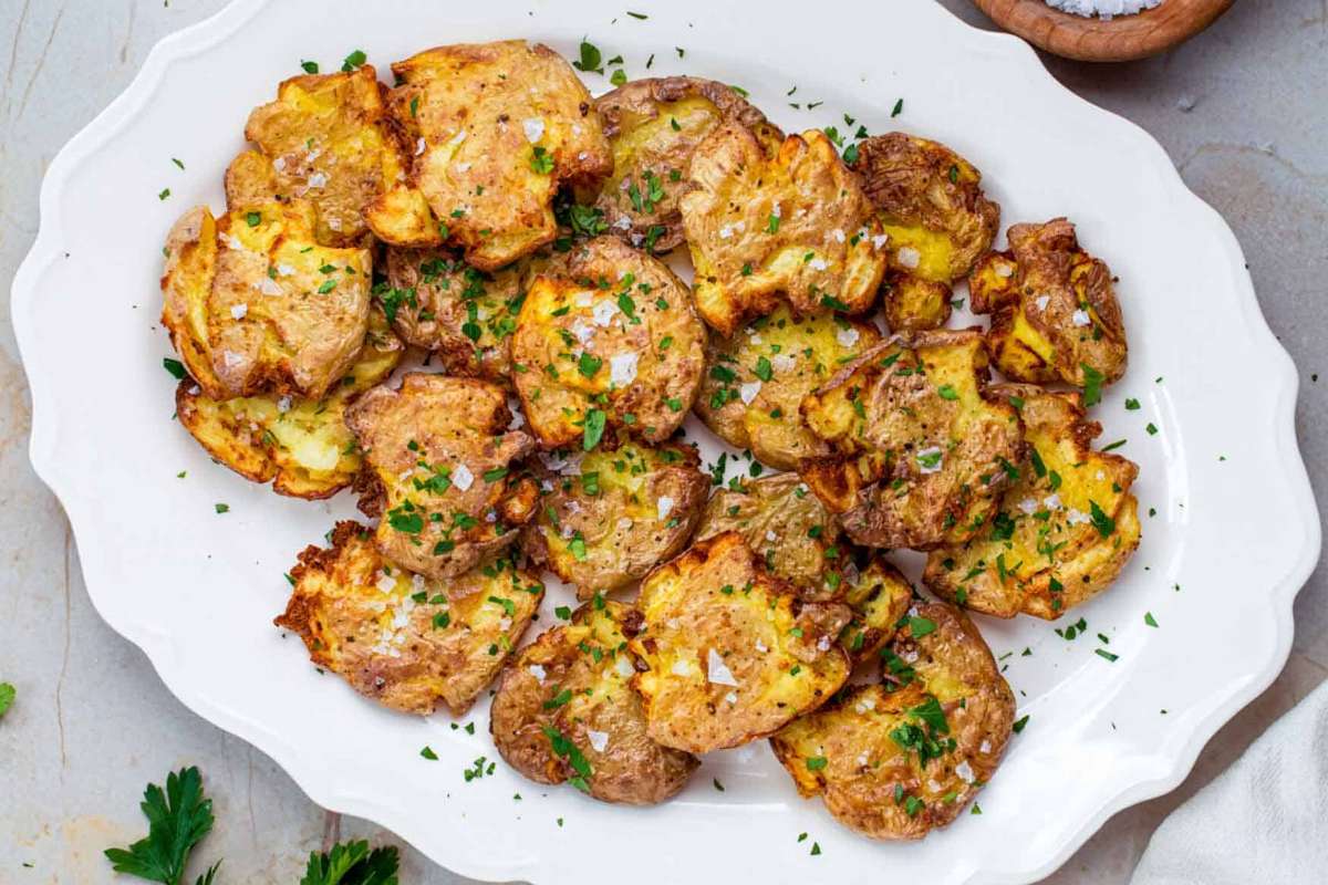 Super Crispy Air Fryer Smashed Potatoes. 