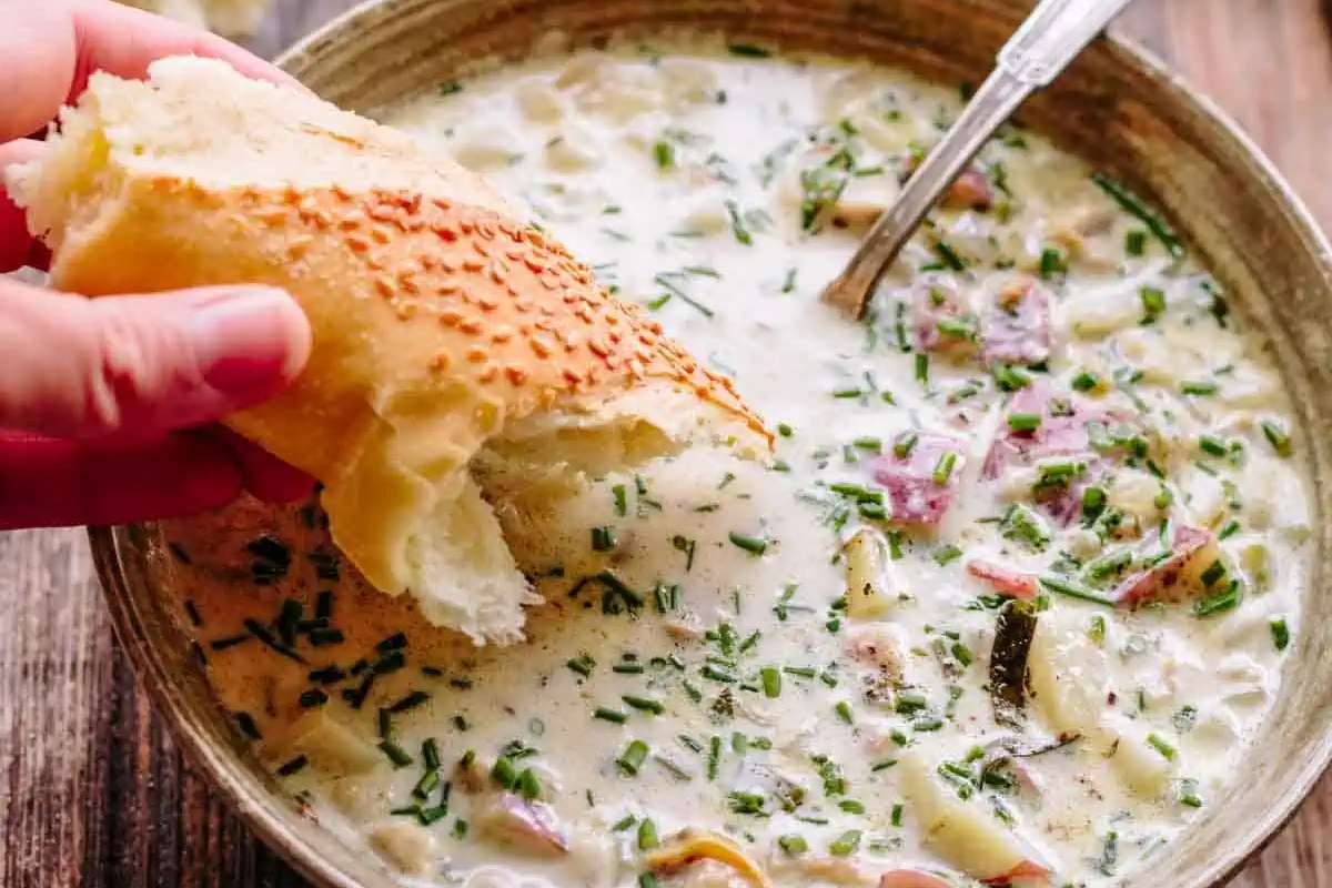 The Best Classic New England Creamy Clam Chowder. 