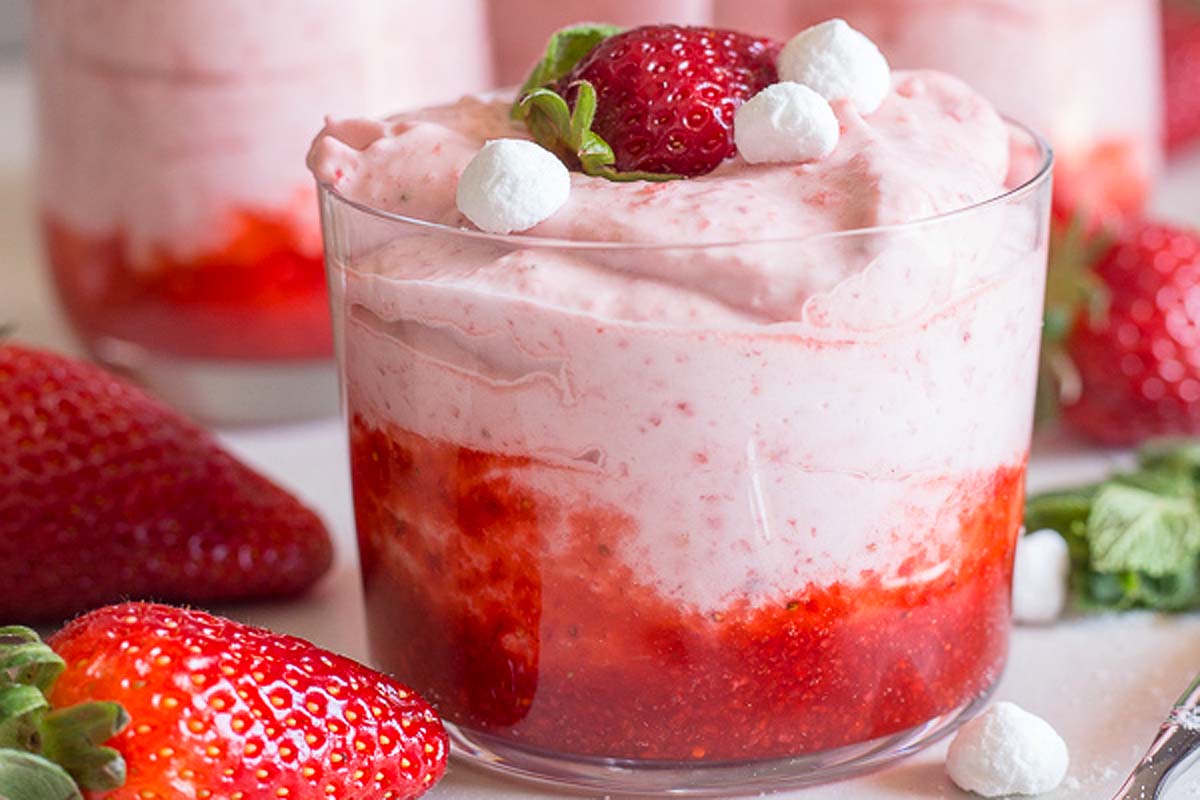 Easy Fresh Strawberry Mousse Recipe. 