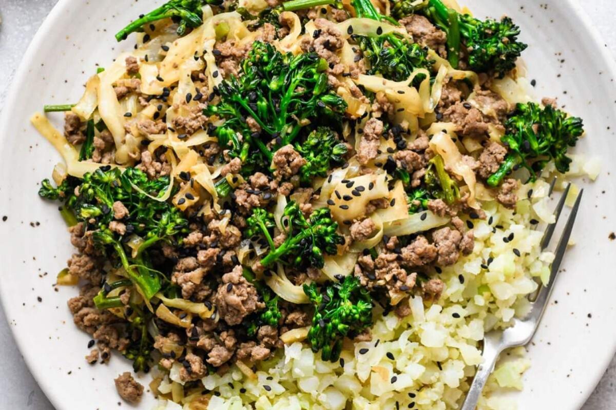Ground Beef And Cabbage Whole30 Stir Fry {Whole30 + Paleo + Gluten Free}. 