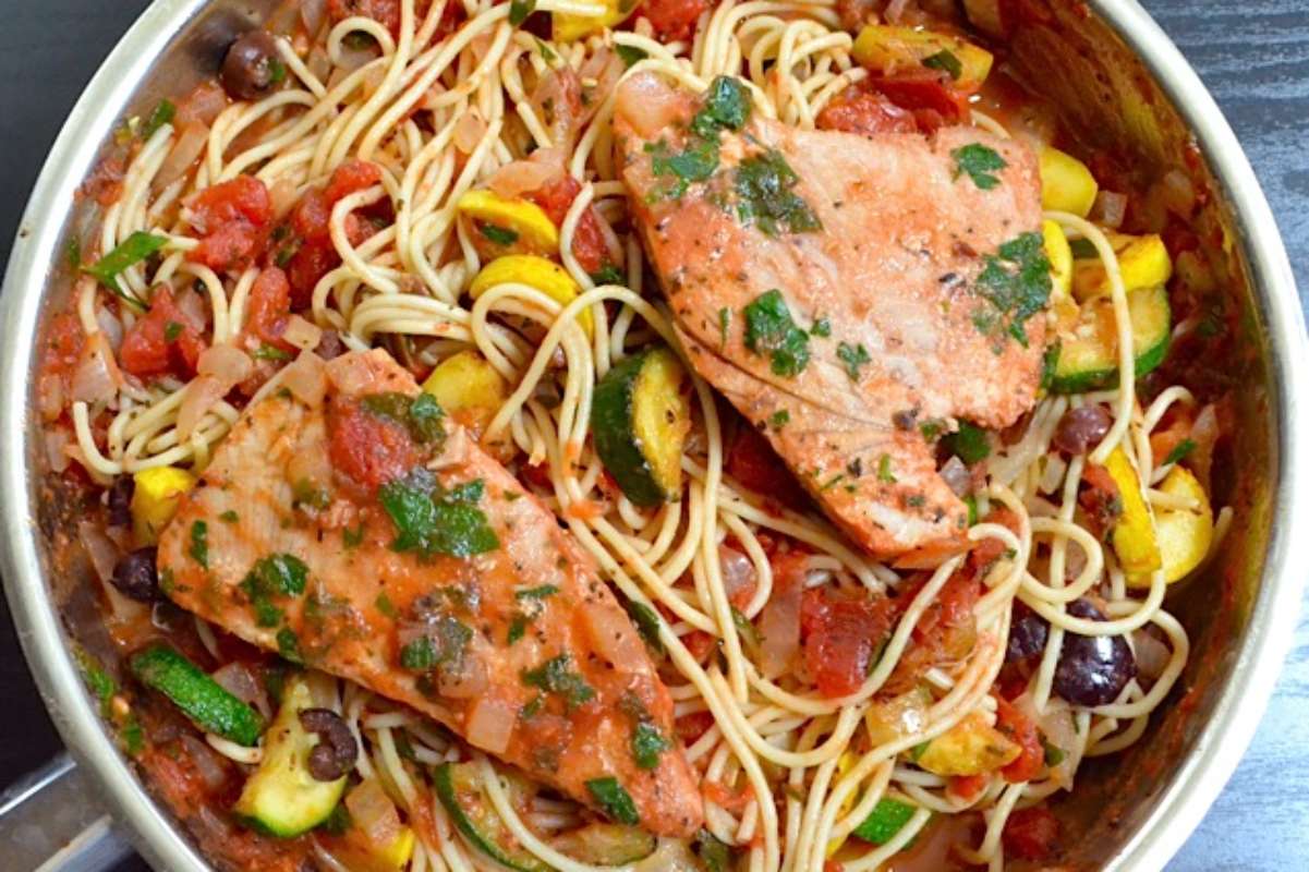 Mediterranean Tuna Pasta. 
