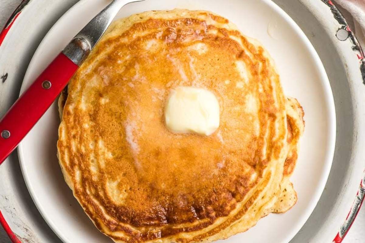 The Best Fluffy Buttermilk Pancakes. 