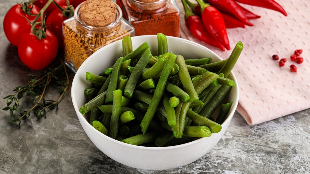 bowl of boiled green beans
