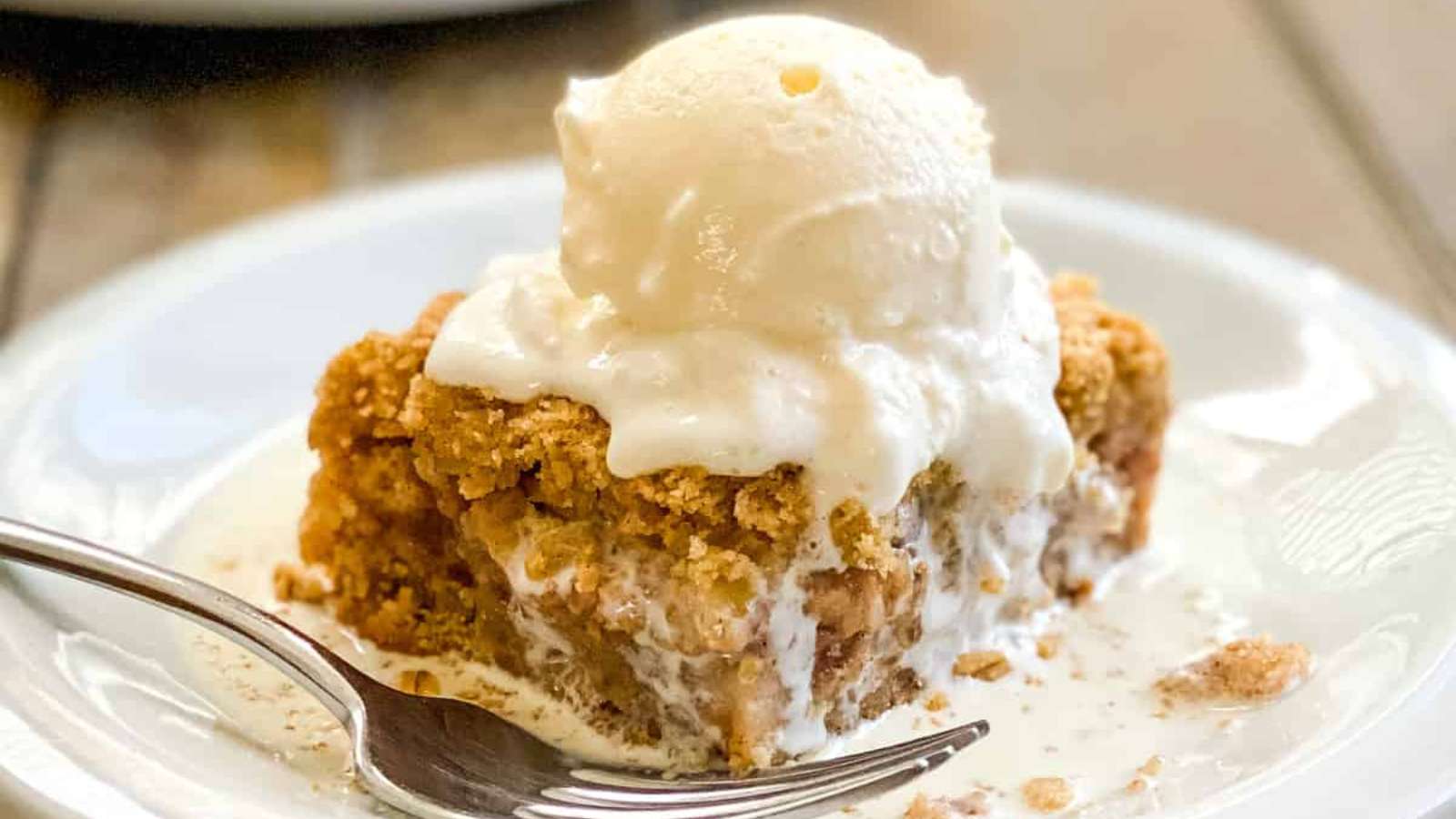 Cinnamon Apple Crumb Bars recipe by AmyCaseyCooks.