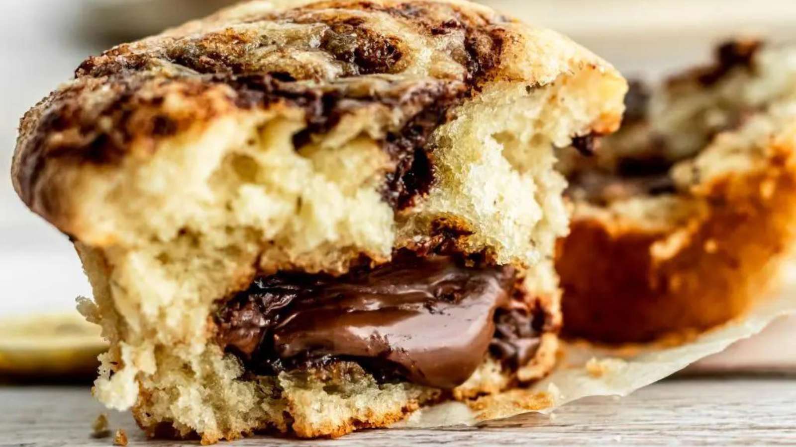 Nutella Stuffed Banana Muffins recipe by Bonni Bakery.