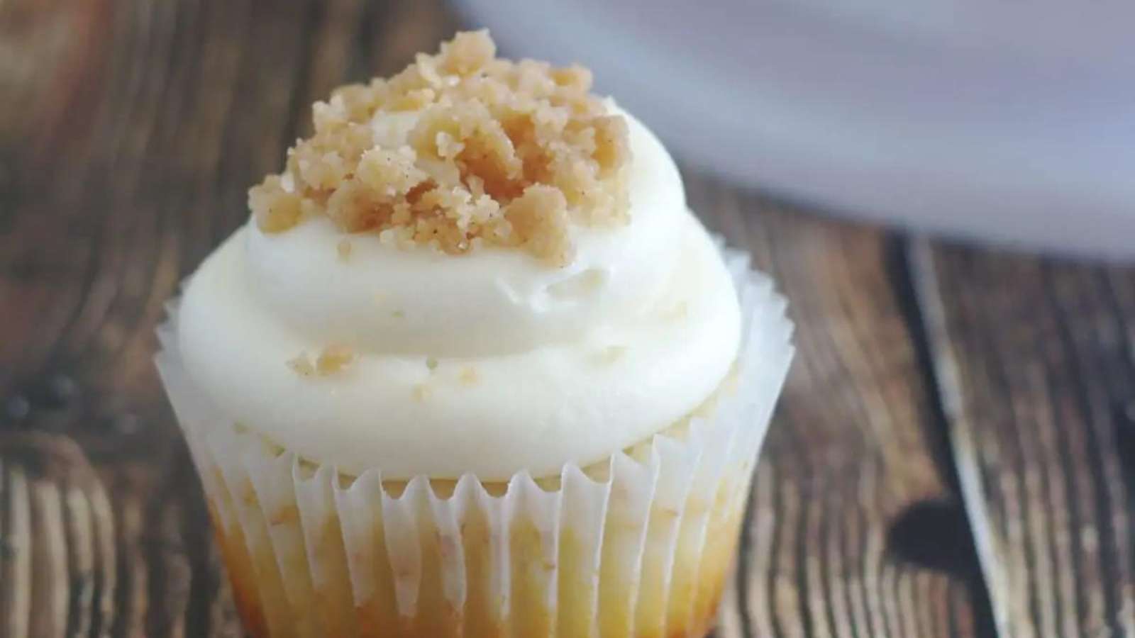 Apple Crisp Cupcakes recipe by Nina Kneads to Bake.