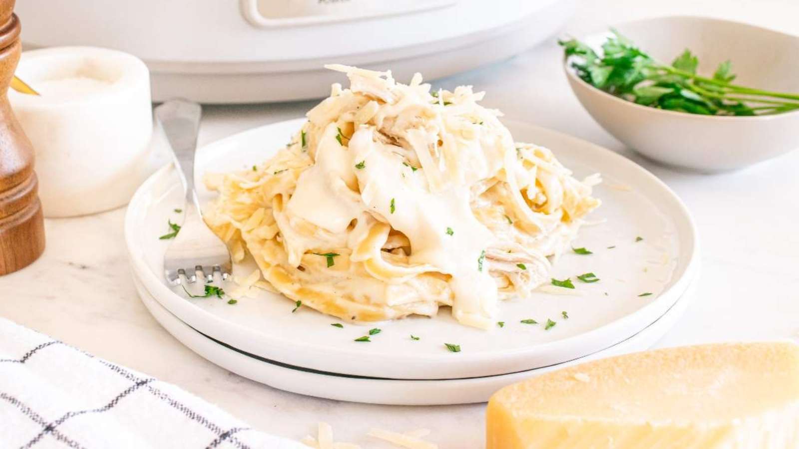 Slow Cooker Chicken Fettuccine Alfredo recipe by xoxoBella.