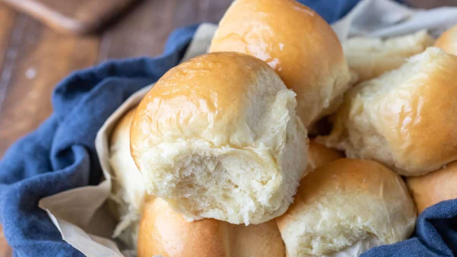 Best Fluffy Dinner Rolls recipe by I Heart Eating.