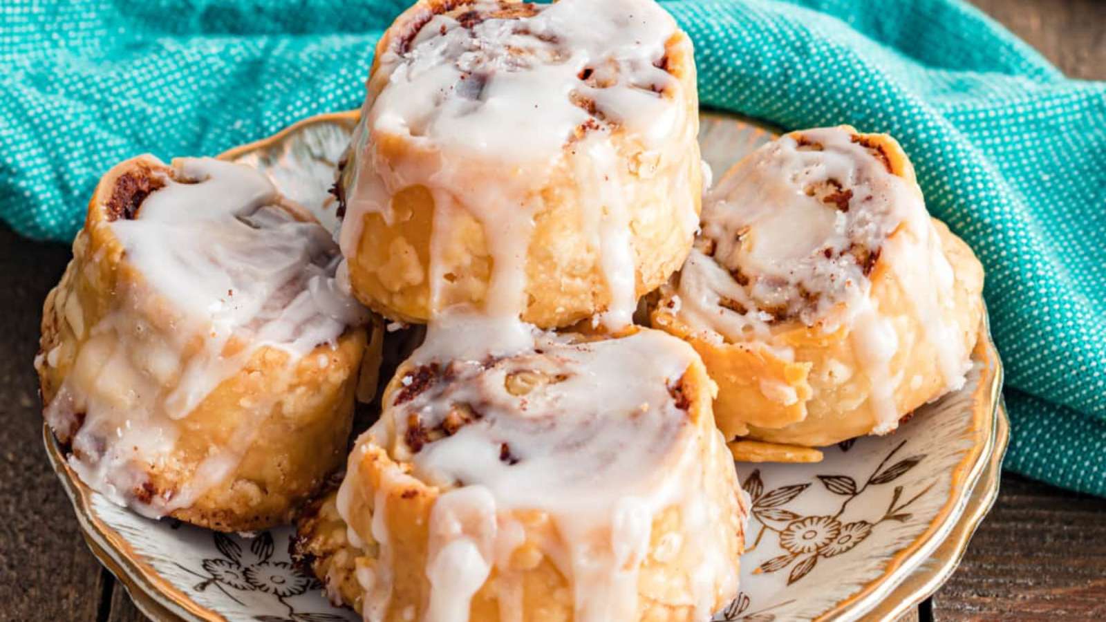 Pie Crust Cinnamon Rolls recipe by Kitchen Divas.
