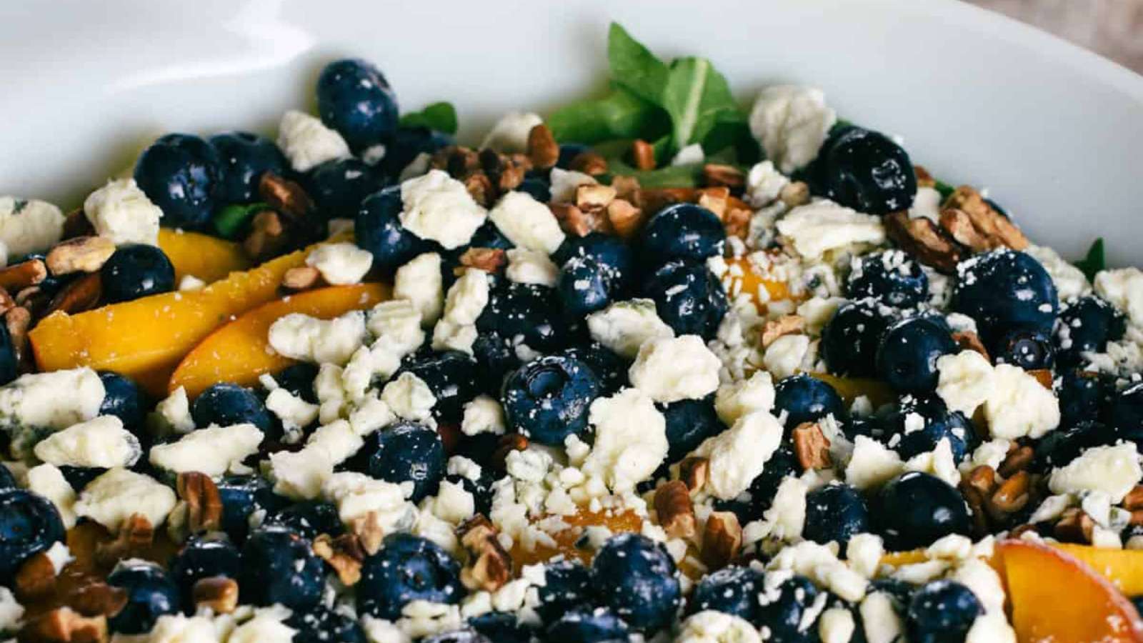 Blueberry & Peach Arugula Salad recipe by Recipe Shuffle.