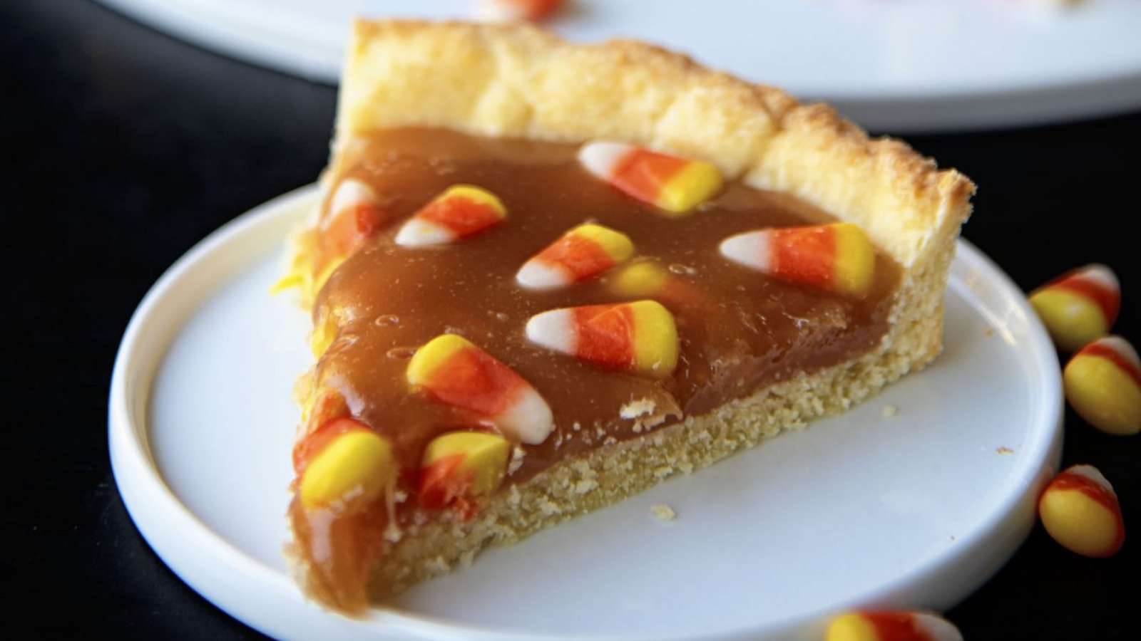 Candy Corn Caramel Tart recipe by Sweet Recipeas.