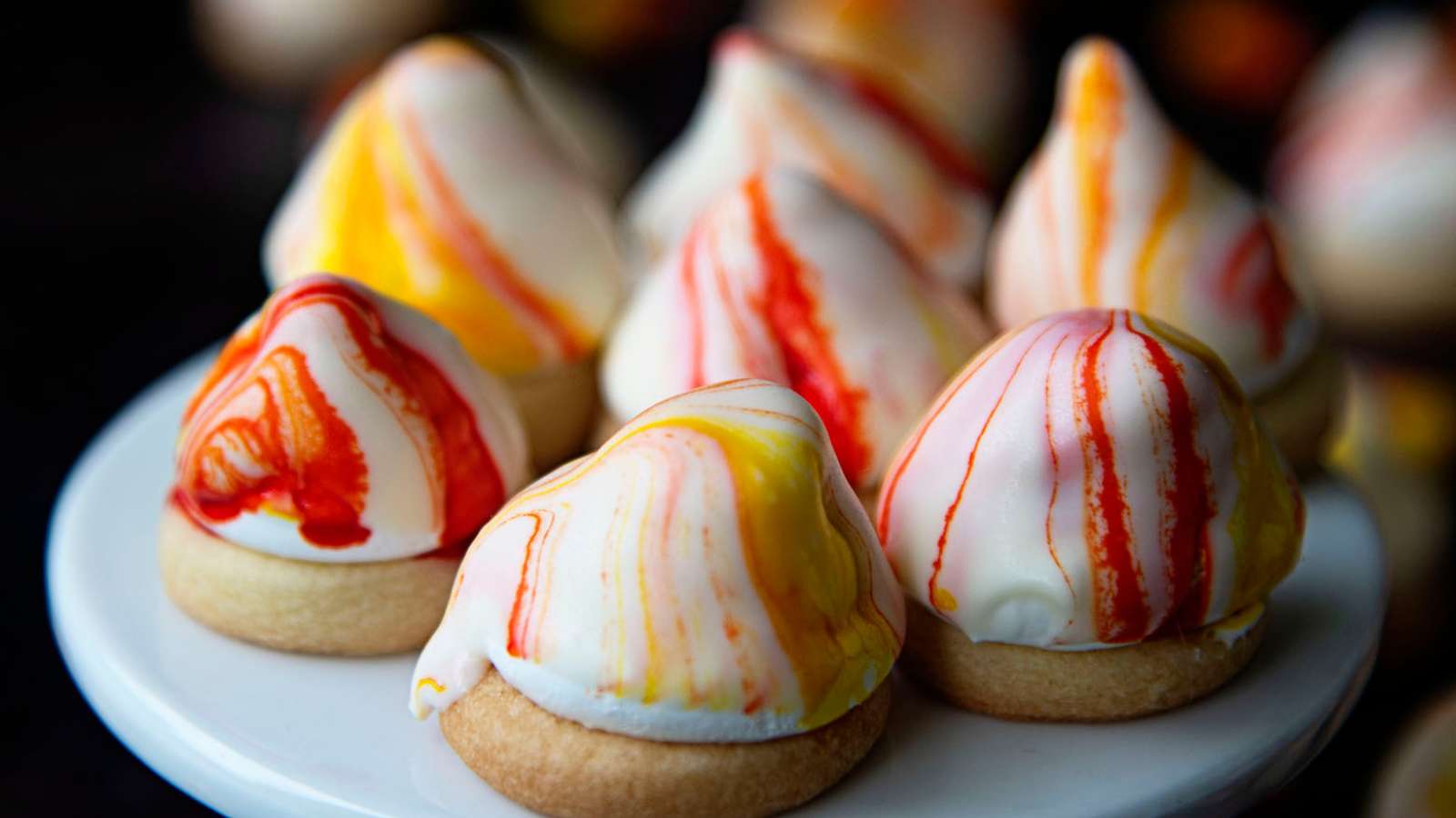 Mini Mallomar Candy Corn Cookies recipe by Sweet Recipeas.
