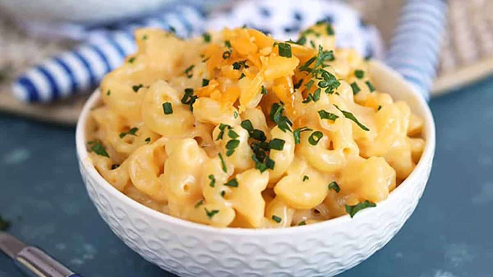 Easy Macaroni And Cheese recipe by The Suburban Soapbox.