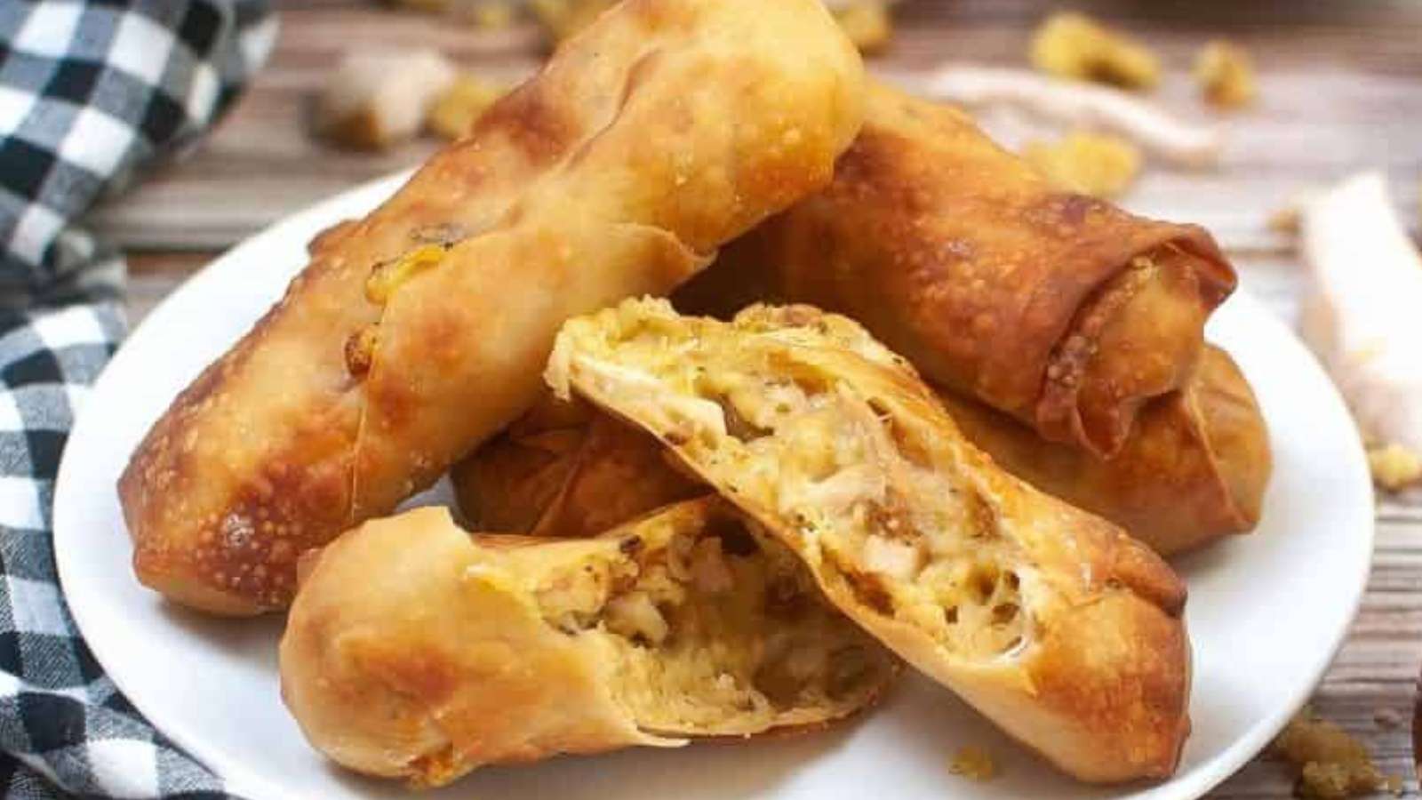 Thanksgiving Leftovers Egg Rolls recipe by DIY and Fun.