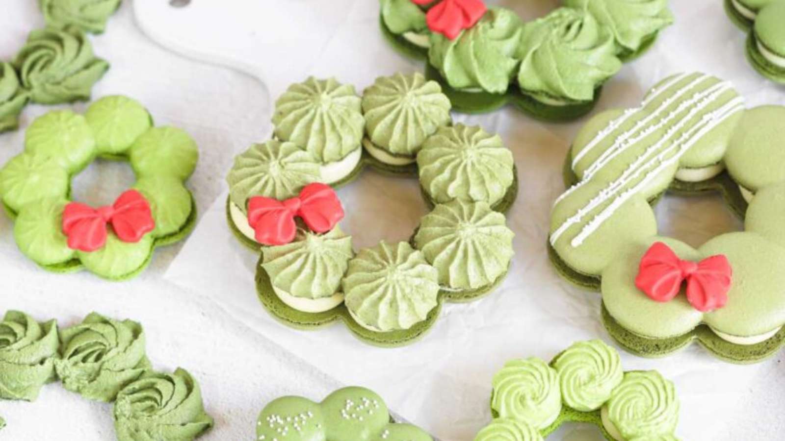 Christmas Wreath Macarons recipe by Everything Marina.