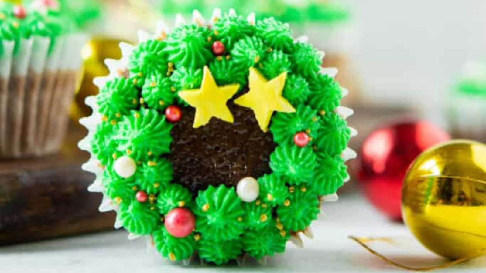 Christmas Wreath Cupcakes recipe by FoodnService.