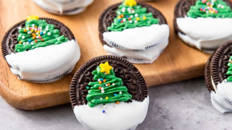 Christmas Tree Oreos recipe by Seasonal Cravings.
