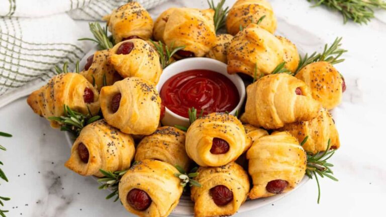 Mini Pigs in a Blanket recipe by Seasonal Cravings.